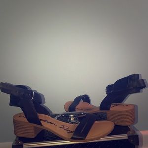 black short block heeled sandals